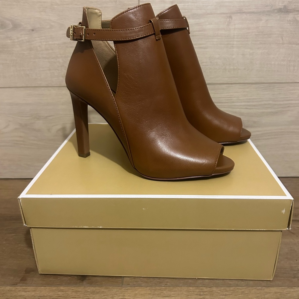 Michael Kors Lawson Bootie 7.5